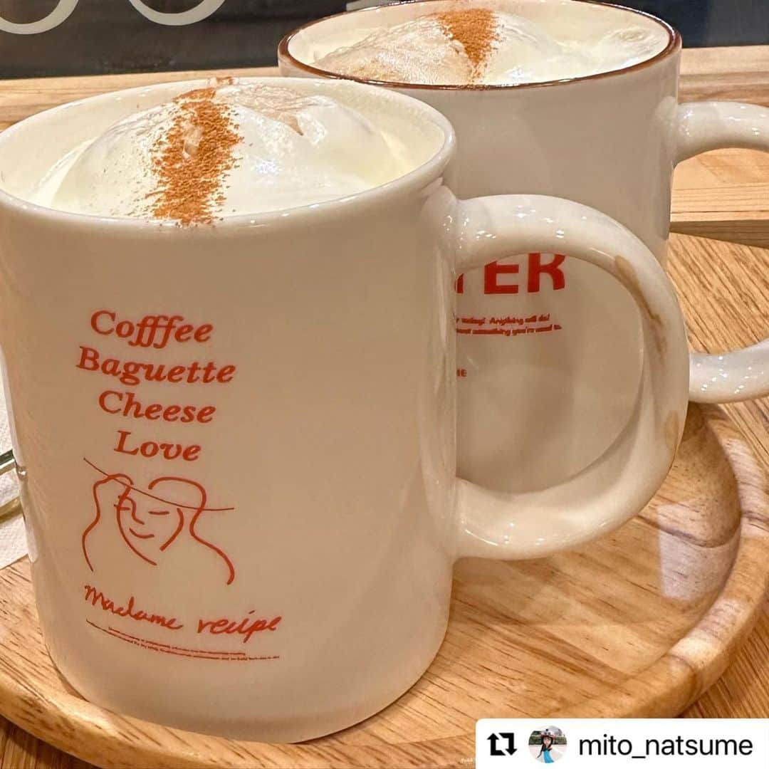 のインスタグラム：「なつめタイム🫶🏻🌼 バムビコーヒーが相当お気に召したらしく カルディとかに売ってないかな？！とかいってのみながらググってて😂(スタバじゃないんだわ😂) 今回も笑った笑った！ またバムビろうねー☕️🤍  #Repost @mito_natsume with @use.repost ・・・ 2度めましての新大久保🫰(果てしなく前に行ったっきりなので気持ち的にはお初) バムビコーヒーのバムビコーヒーがおいしすぎてインスタントないか調べっちゃった(飲みに行けよ)☕️ マグの女性がイッチーに似ててほっこり🌼 サムギョプ食べたお店の店員さんの名前がイッチと一緒で、カタカナですか？わたしはひらがなです！ってしゃべりかけてて、相変わらずコミュ力ばけもんやなって思った♨️(そんな所が、とぅき🫶) #mito_natsume」