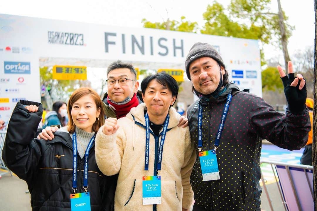 内田絢子さんのインスタグラム写真 - (内田絢子Instagram)「🏃‍♂️大阪マラソン2023🏃‍♀️  3年ぶりに市民ランナーも参加しての大阪マラソン！！今年はFINISH地点で、MCを担当させていただきました。  ランナーの皆さんが42.195キロを走ってきた表情が眩しくて、輝いていて、何度も込み上げてくるものがありました。仲間や友人、そして、弟がFINISHゲートへ走ってくる瞬間も応援できて、嬉しかったです！たくさんの感動をありがとうございました。  #大阪マラソン #大阪マラソン2023」3月1日 23時13分 - uccijun
