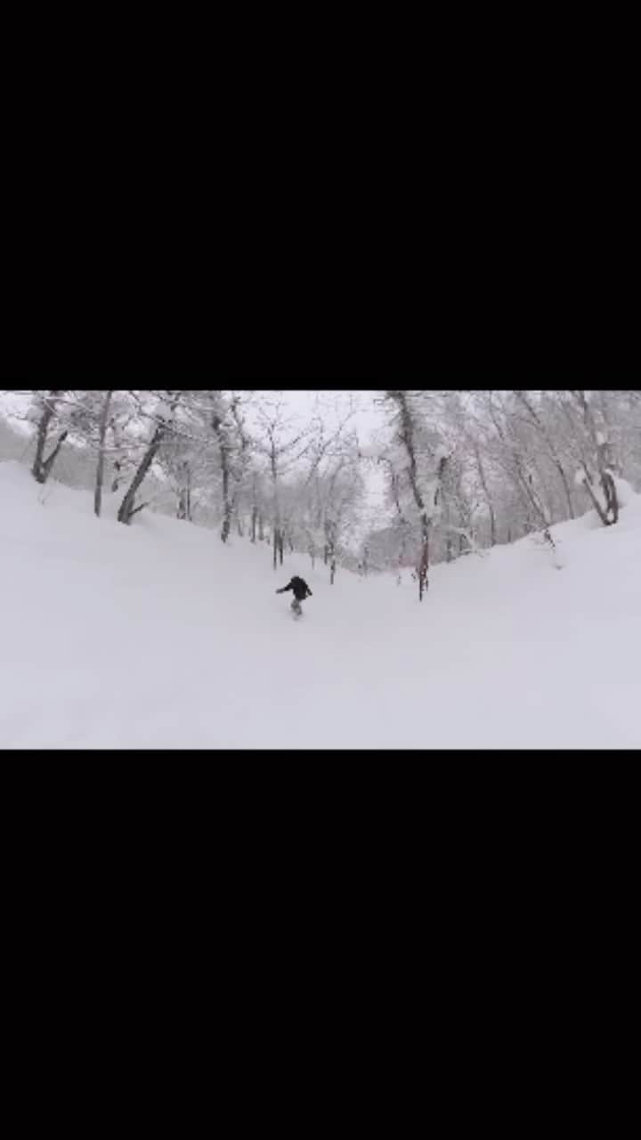 呉屋ありさのインスタグラム：「. . #天然パイプ #地形 #niseko  #hokkaido  #snowboard」