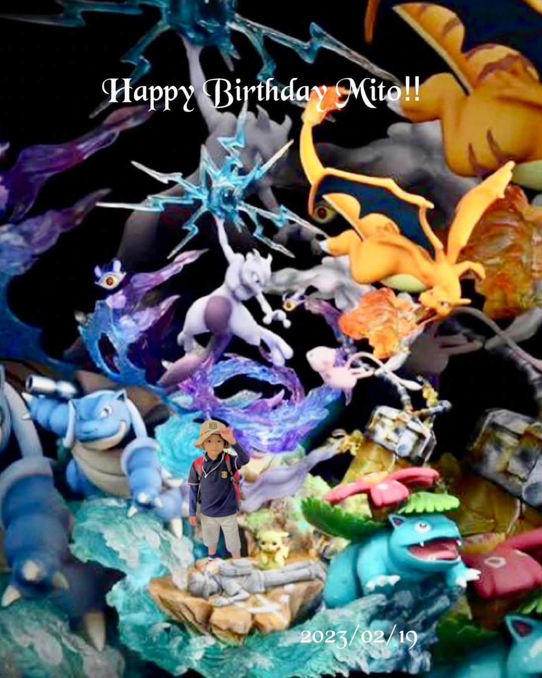 平山美香のインスタグラム：「長男❤️６th BD 今年のテーマはPOKEMON❤️ BD当日は家族でUNIVERSAL TRIP❤️ 金曜だったので、スクールにお迎えした足でUNIVERSAL HOTELにcheck in❤️ 息子達が好きなハードロックカフェでお祝い❤️ 翌日はUSJを満喫し❤️ 毎年楽しみにしているイトコからのプレゼントのスニーカーに喜びました❤️ 充実の２泊３日を楽しみ、帰宅してリビングに用意しておいたリクエストのプレゼントにテンション❤️❤️❤️なってくれました❤️ からのイツメンBD PARTY❤️ POKEMON CAKE & SWEETS でお祝いしました❤️ 沢山のPOKEMON グッズをプレゼントしてもらい大喜び❤️ そして先週末は、ポーセラーツ仲間とのホームパーティにお邪魔したら、サプライズでピカチュウバルーンとBDケーキにビックリ❤️ BDって最高だね❤️ 皆んな❤️いつも有難う❤️❤️❤️ #BD #USJ #POKEMON」