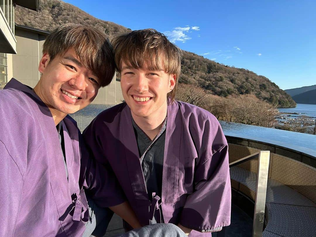 Seigo & Brenさんのインスタグラム写真 - (Seigo & BrenInstagram)「We went to Hakone!  箱根に行ってきました！  #箱根 #Hakone #はなをり #gay #gaycouple #ゲイ #ゲイカップル #夫夫 #husbands #loveislove #Pride #LGBTQ #アメリカ生活 #husbandandhusband #Japan #日本」3月1日 14時58分 - seigoandbren