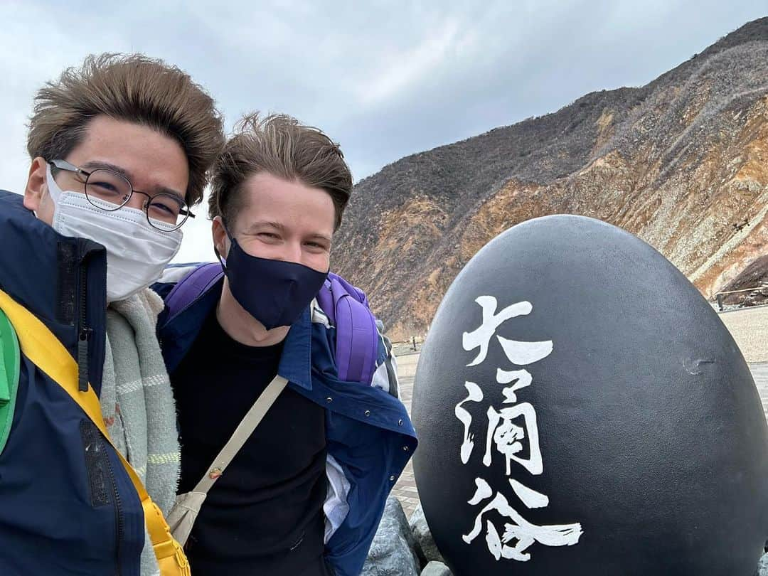 Seigo & Brenさんのインスタグラム写真 - (Seigo & BrenInstagram)「We went to Hakone!  箱根に行ってきました！  #箱根 #Hakone #はなをり #gay #gaycouple #ゲイ #ゲイカップル #夫夫 #husbands #loveislove #Pride #LGBTQ #アメリカ生活 #husbandandhusband #Japan #日本」3月1日 14時58分 - seigoandbren