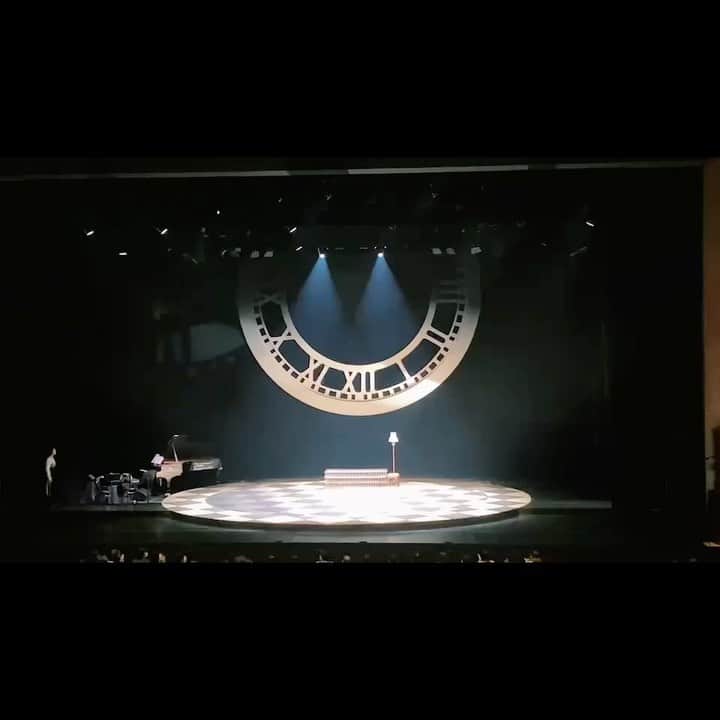 高畑充希のインスタグラム：「いまだ 魔法にかかったまま🫧❄️🌨️✨  41公演ありがとう みんな愛してる  #宝飾時計」