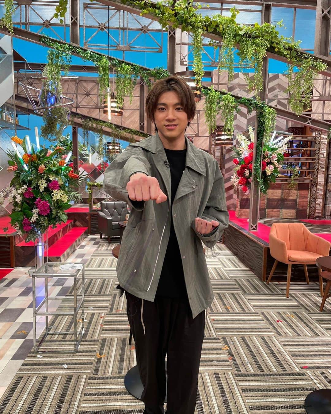 のインスタグラム：「.👩🏻‍🏫   #女神の教室   番宣情報📣  本日23時〜放送の【#TOKIOカケル 】に 藍井先生役の #山田裕貴 さんが出演されます📺  山田さんの悩みすぎた恋愛を告白💗🙊  山田さんの知られざる素顔が明らかに！ お楽しみに！💭」