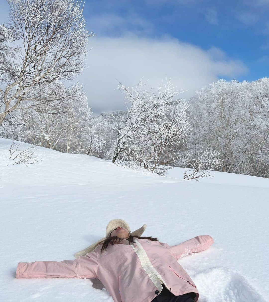 あけちゃるのインスタグラム：「ダイブしたくなるよね😶」