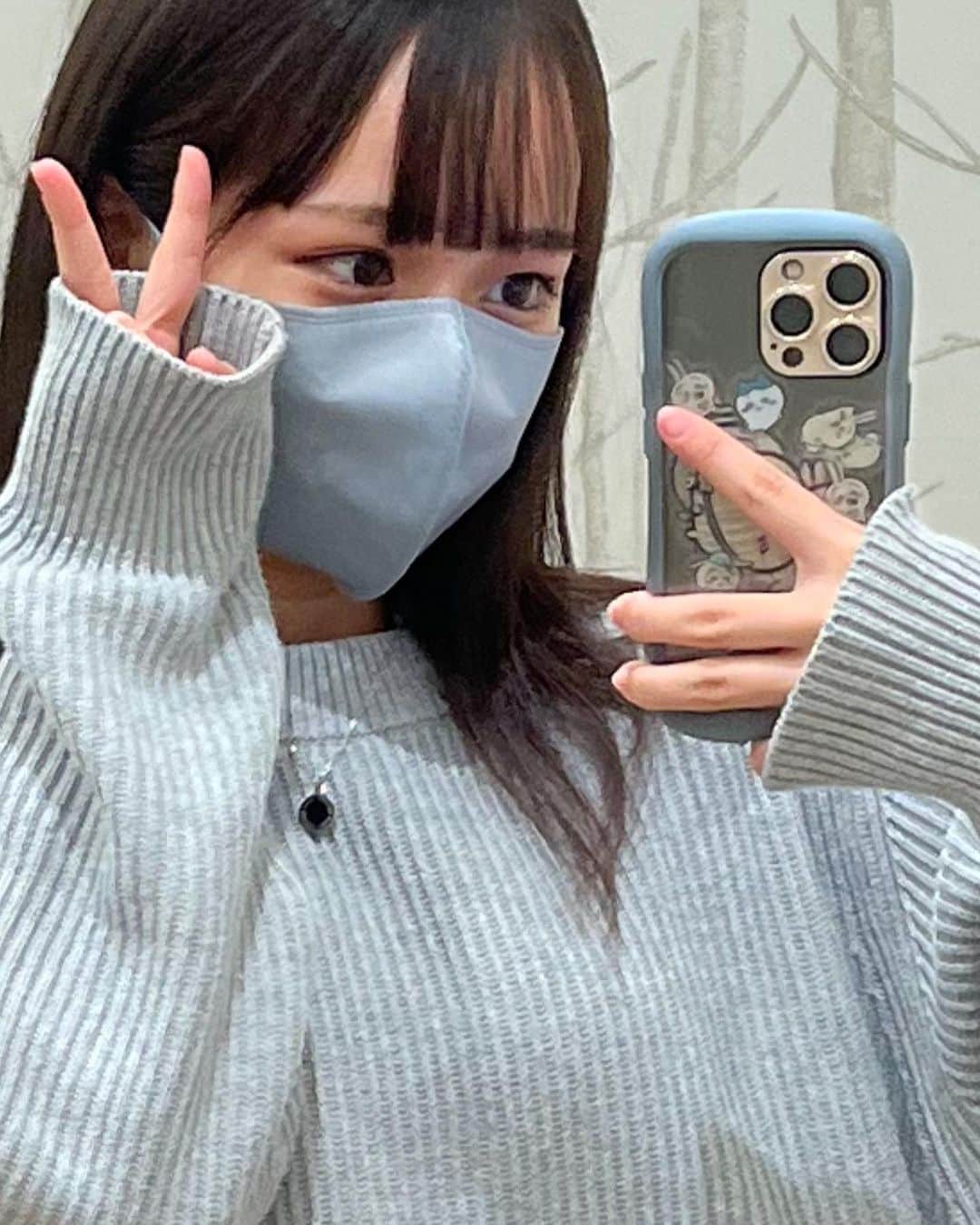 佐藤ひなたのインスタグラム：「・ ・ 🎂3月生まれのみなさま お誕生日おめでとうございますっ！♡  みなさまにとって素敵な1年になりますように🕊  もう3月…早くない？😵‍💫  今月もがんばろ〜꒰( ˙ᵕ‎˙ )꒱  #ハッピーバースデー #お祝い  #鏡越し #自撮り #ちいかわ の中で #うさぎ が #好き ♡ #かわちい #かわちいかわ  #佐藤ひなた #ひな #06 #ひなdays」