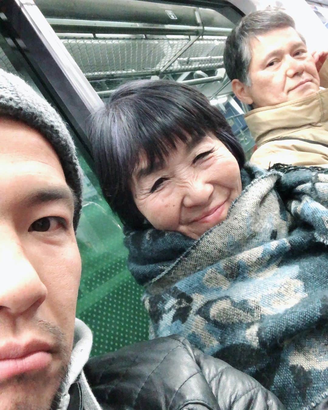 君島良夫のインスタグラム：「Happy birthday mommy👨🏻‍🎤Hope you enjoy your first ever birthday as a grandma🥀」