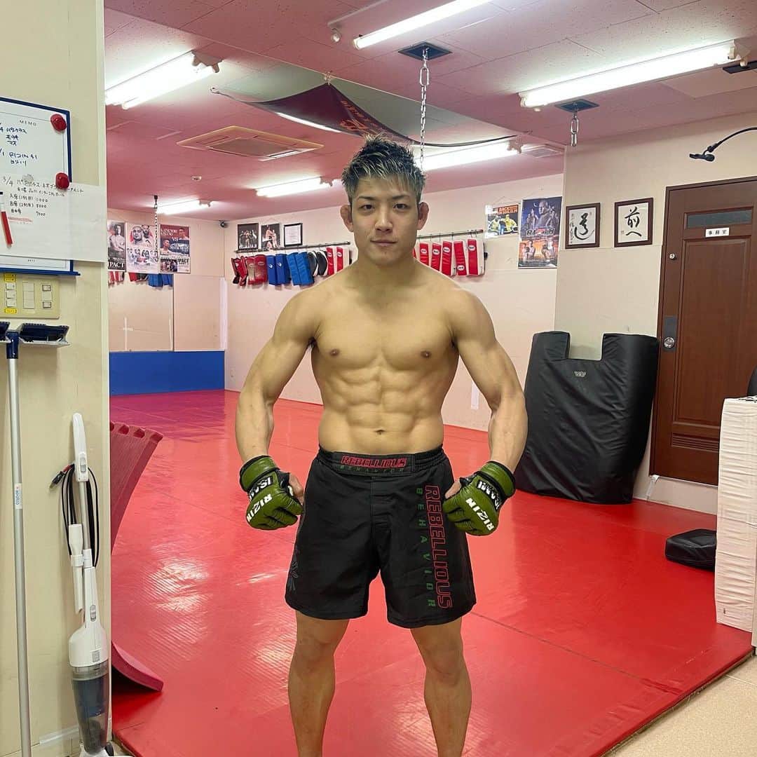 堀江圭功のインスタグラム：「戦いの日まで1ヶ月！  今日から本格減量で後10.1キロ！」