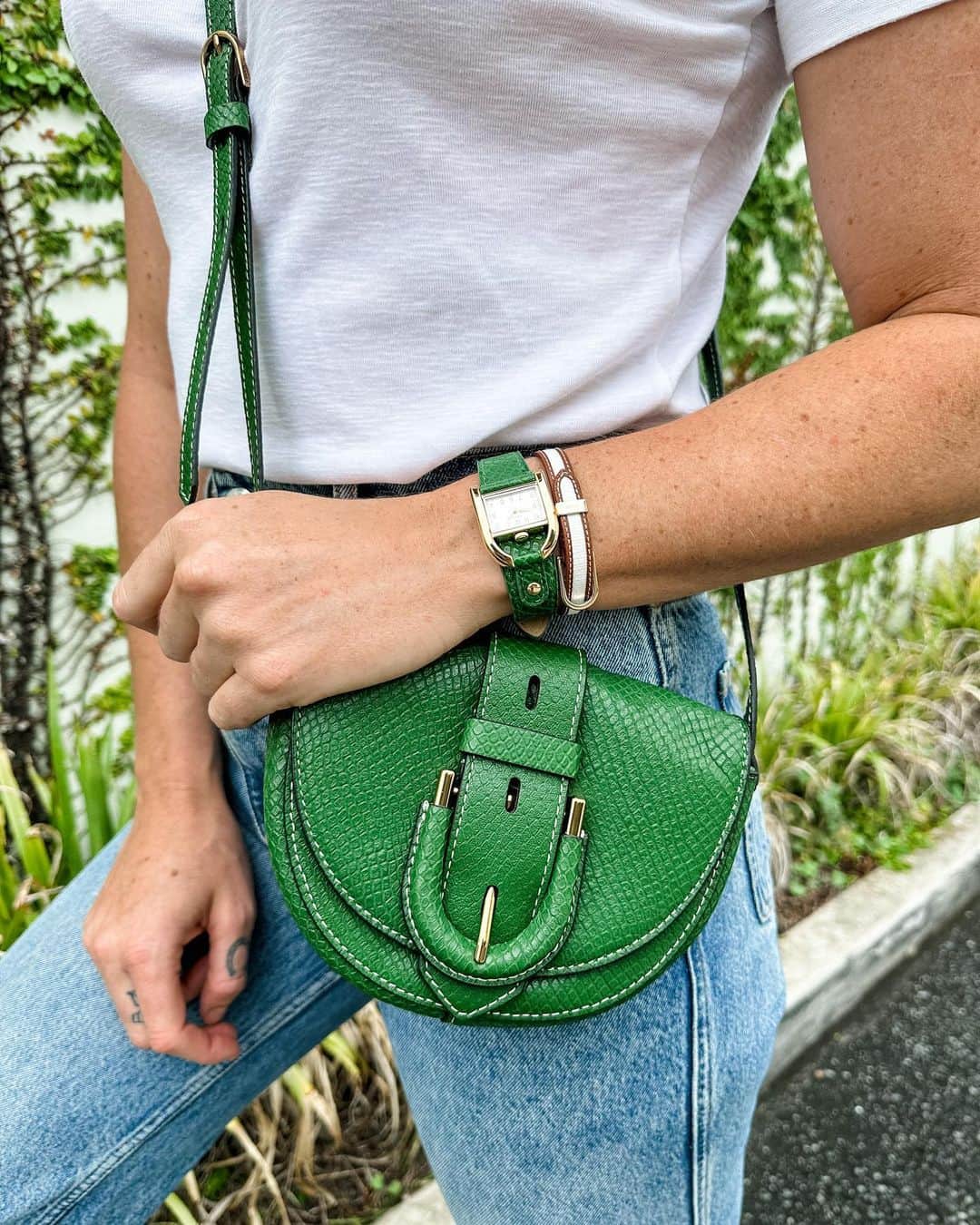 エミリー・シーボームさんのインスタグラム写真 - (エミリー・シーボームInstagram)「You all know I have been loving my new Gen 6 Wellness Edition Hybrid Smartwatch and now I can match it with the wrist band, bracelet and eco bag. How cute is this colour green?  #FossilAU #FossilCollective #HappiestHours」3月1日 17時04分 - emcbomb