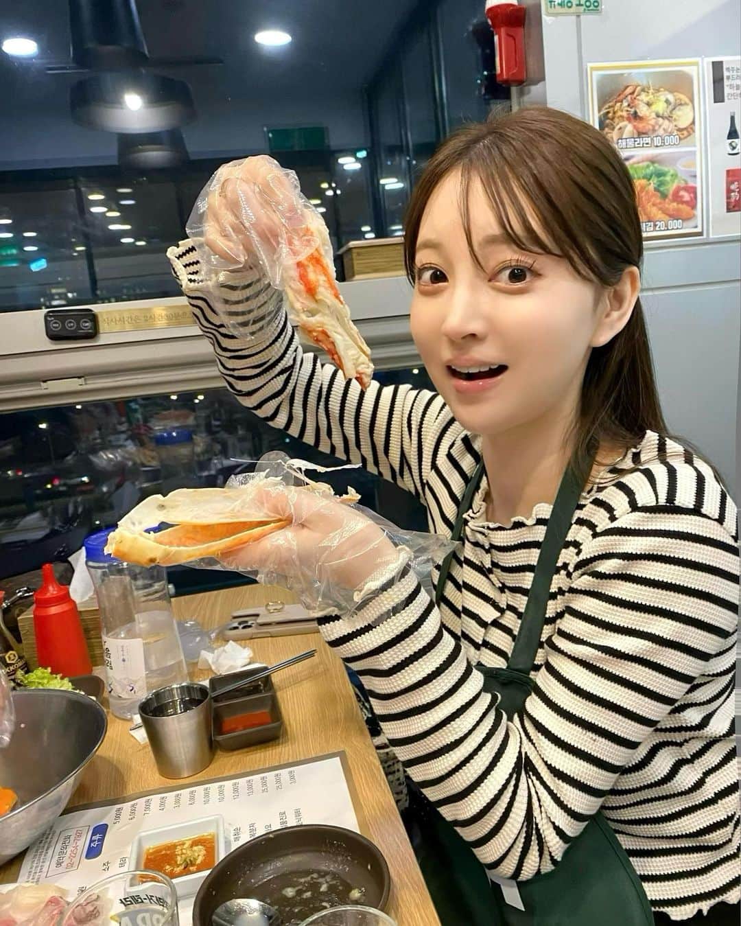 のインスタグラム：「韓国の築地で海鮮尽くし…！  大きいタラバガニに興奮😳😤」