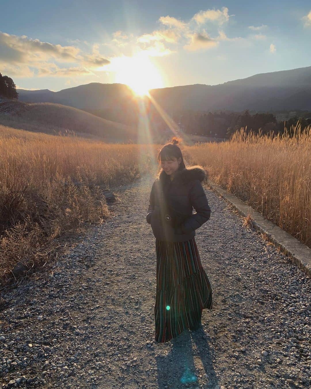 寺川里奈のインスタグラム：「あっという間に3月🦜🌱 最近は毎日1秒も無駄にしないように暮らしていて、 好きなことをやってるから苦ではないけど、結構時間に追われていたな、と。  久々に自然に触れて、 気づけば一度も時計を見ないで1日を過ごしてた。 そんな日もたまにはいいね✌︎」