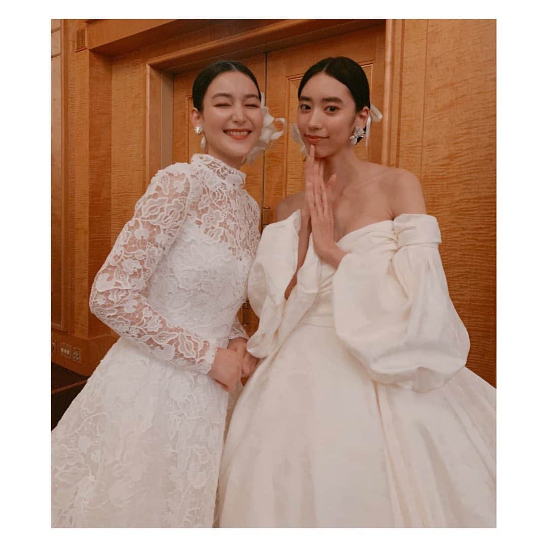 夢子のインスタグラム：「. JUNO Wedding Show at Yokohama Royal Park Hotel💐 .  #ウェディングドレス  #ウエディングドレス  #weddingdress  #showmodel  #横浜ロイヤルパークホテル  #junowedding  #gunnsmodel  #ドレスショー  #カラードレス  #ホワイトドレス  #生花ヘアアレンジ」
