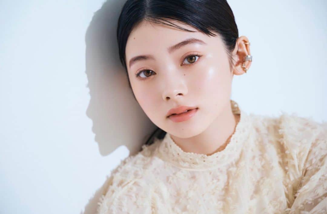 南琴奈のインスタグラム：「美的4月号🤍🧡」