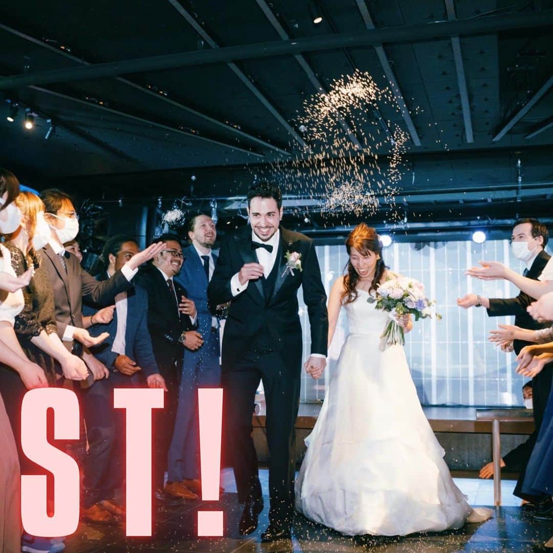 NEO FLAG.〜未来へ繋げる、繋がるＷedding〜のインスタグラム：「* "PARTIEST!"  パーティーのラスト お二人の退場はゲストによるライスシャワー！  日本では挙式後の新郎新婦の退場を ゲストがフラワーシャワーで祝福することが多いですが、  それと同じようにスペインでは "幸せと繁栄を願う"という意味を込めて、 お米をまいて祝福することが伝統。  このライスシャワーで、 皆様にお二人の夫婦としての出発を後押ししていただきました。  #neoflag #ネオフラッグ #国際結婚 #国際結婚カップル #ウェディングプロデュース #ウエディングプロデュース #オリジナルウェディング #オリジナルウエディング #コンセプトウェディング #15次会 #ウェディングパーティー #ウエディングパーティー #結婚パーティー #フラワーシャワー #ライスシャワー #退場」