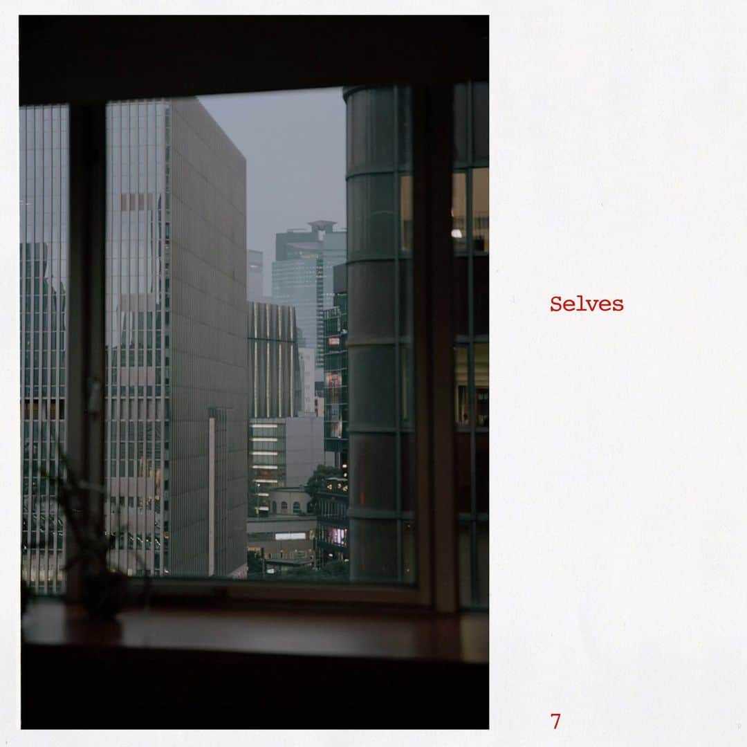 のインスタグラム：「⚡️🎸⚡️ 蓮沼執太のソロプロジェクトの新曲「Selves」 が3月24日（金） に発売決定！小山田圭吾（Cornelius）がギターで参加🎸  さらに、4月2日(日)開催の蓮沼執太フィル「ミュージック・トゥデイ」にも小山田圭吾（Cornelius）のゲスト出演が決定🎉」
