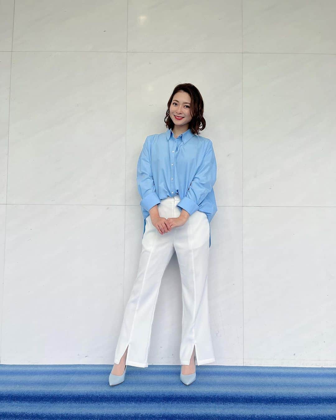 住田紗里のインスタグラム：「今日から3月ですね 衣装もどんどん春らしくなっています✨  トップス・パンツ &.NOSTALGIA（@nostalgia_jp）  #グッドモーニング#衣装#&nostalgia#パンツ#白#水色#テレビ朝日#テレ朝#テレビ朝日アナウンサー#アナウンサー#住田紗里」