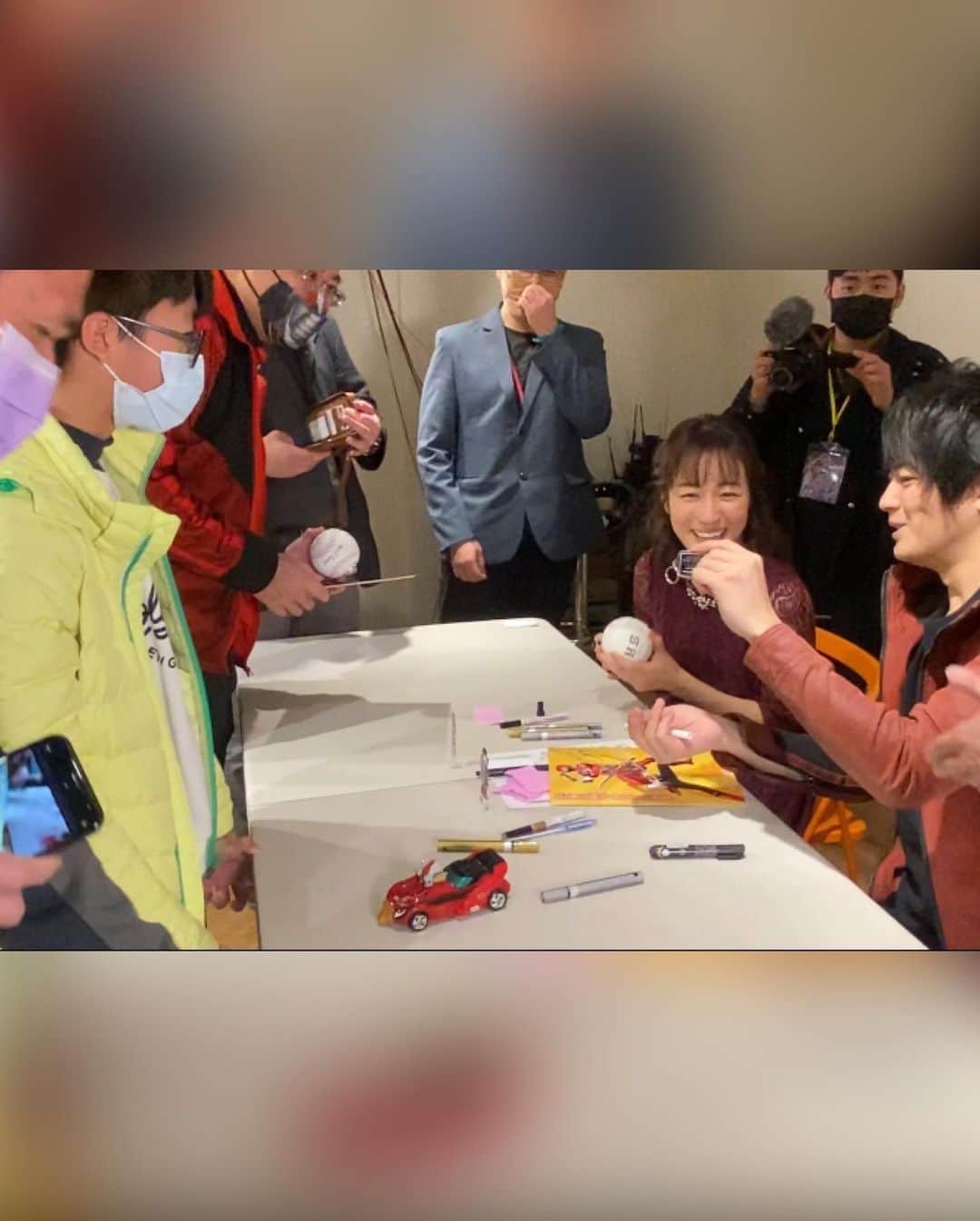 のインスタグラム：「🏎古原靖久✖︎及川奈央🚰 🗣トークショー＆サイン会✍️ 〜in台湾🇹🇼〜 ありがとうございました！ 台湾のゴーオンジャーファンの方々の熱い想いがめちゃくちゃ嬉しかったです！！ 15年経った今でもこんなにも、 しかも海外でも応援してくれる方達がいてくれることは本当に嬉しいです！！ これからもマッハ全開で応援宜しくお願いだぜ！🔥 アフターパーティも一緒にお酒飲んだりゲームしたりと日本ではない試みだったのでとても楽しかったです🔥 結果は靖久チームの勝利🏅 また台湾に来るので楽しみにしててください！！ そして、2枚目は台湾YouTuberの艾芮卡 ちゃんとパシャリ📸 ドラゴンボールとかガンダムが特に好きな台湾の有名YouTuberさん📟 YouTubeめっちゃ面白かった👍流石や😂 艾芮卡ちゃんのプロフィールから飛べるから 艾芮卡 ちゃんのYouTubeチャンネル是非みてね〜 いつかコラボしようと言う約束をして帰りました！YouTubeの大先輩なのでおもちゃの紹介の仕方とか勉強させて頂きます！！ お会いできて嬉しいぜ！ ゴーオンジャー、日本でも15周年なので何か出来たらいいなぁ〜 📟📟📟📟📟📟📟📟📟📟📟📟📟📟YouTubeを始めました。 みんな大好きレジェンドヒーロー達とのコラボです🔥 もともとヒーローが大好きでヒーローになったタイプなので、どの世代が見ても刺さる、ヒーロー達のライブラリーを作ろうと思ってます！ 是非ハイライトかプロフィールから📟【古原靖久TV】📟見てください！ チャンネル登録といいねを忘れずにお願い致します!! 続けられるかどうかは皆の応援次第です！ シェアと布教活動のほう宜しくお願い致します！ 切り抜きなども歓迎してます。 字幕をつけられる方も募集中♨️ #ドンブラザーズ #仮面ライダーギーツ 世代の皆も見てね！ 📟シェアお願い致します！ヒーローコラボはYouTubeで👉📟profile Go!!💨 #ゴーオンジャー　#コラボ動画　　#goonger #powerranger #powerrangers #運営さん大好き　#オススメ載りたい　#特撮　#YouTuber #tiktok #tiktokindia #tiktokuni #tiktoker #tiktoknews #tiktoknepal #tiktokph #sharethevideo  #shareplease  #follow #followformorevideo #followers😘thanku #followparty #followers➕ #love #hero #children」