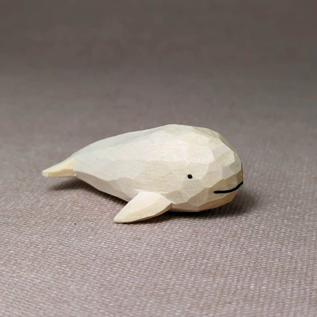 Seiji Kawasakiさんのインスタグラム写真 - (Seiji KawasakiInstagram)「スナメリの木彫りを作りました。 白い、小型のイルカやクジラの仲間です。」3月1日 18時10分 - seiji_kawasaki