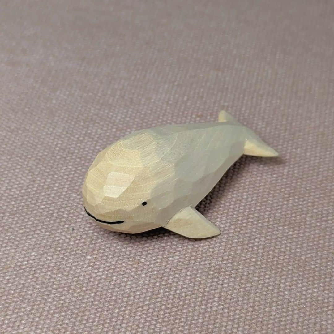 Seiji Kawasakiさんのインスタグラム写真 - (Seiji KawasakiInstagram)「スナメリの木彫りを作りました。 白い、小型のイルカやクジラの仲間です。」3月1日 18時10分 - seiji_kawasaki