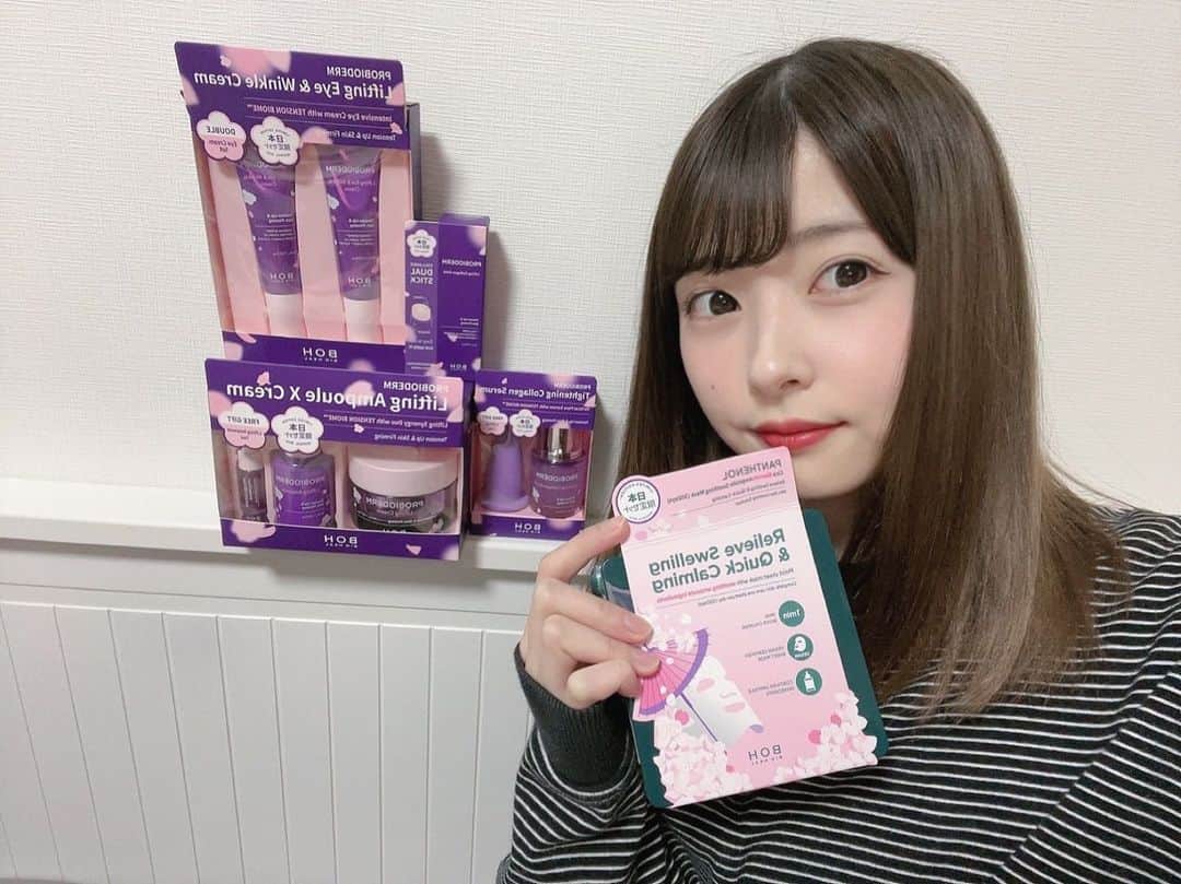 小高実優のインスタグラム：「. BIOHEAL BOH 桜限定セットが発売されたよ🌸💗  セットの中にあるプロバイオダームリフティングクリームは塗るハイフとしてバズっててハリのあるもちもち肌になれたよ~  プロバイオダームタイトニングコラーゲンセラムは軽いテクスチャーだから朝から使えてさっぱりとしてた~🫧  このセットはQoo10と楽天のオリーブヤング公式モールで購入できるよ~ Qoo10は今セール中で、楽天は3月4日からセールが始まるみたい…🫢  いま桜エディションを購入するとプレゼントも貰えるよ〜🎁 Qoo10メガ割イベントで20％割引クーポンも貰えてさらにお得に🤫♡  日本限定販売だからチェックしてみてね~！   #oliveyoung #biohealboh #オリーブヤング #楽天 #pr #qoo10 #BIOHEALBOH桜エディション」