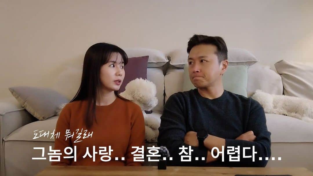 パク・シウンのインスタグラム：「❤️오늘 약속한대로 업로드완료~🥰 지난번 영상에 정말 많은분들이 댓글 달아주셨는데 전부 잘 읽었습니다~글 남겨주신분들 모두 정말 감사해요🙏 비슷한일 겪으신분들 오셔서 댓글도 꼭 읽어보시고 힘내셨음 좋겠습니다~👍💕  #youtube  #박시은진태현작은테레비 #놀러오셔요 😍  👆주소는 프로필상단에있습니다👆」