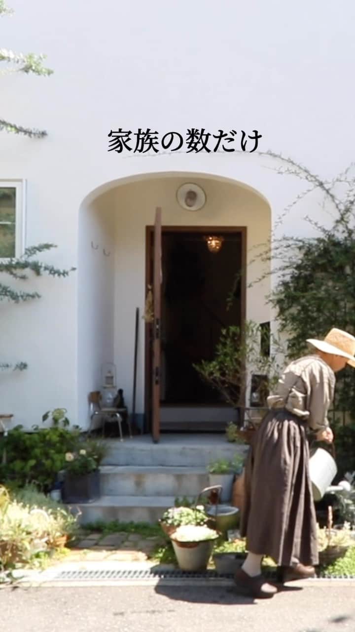 のインスタグラム：「IdealHomeの家づくり  ＨＰに施工事例を公開中！！ －―――――――― @westbuild138152 －――――――――  ■個別相談会　予約受付中 場所：本社ショールーム（大阪市城東区） ※オンラインでのご対応も可能です。  【憧れの住まいを実現】 まずはお施主様の希望やお考えをヒアリング。 どんな些細なことでも構いません。 新築ではないからと諦めないで下さい。 構造上取りのぞく事が難しい壁や柱、お施主様の理想に近づける為に最善策を考えます。  【輸入部材を取入れデザイン性の高い住まいに】 長く輸入住宅にたずさわってきた経験から、デザイン性豊富な空間をご提案  【ツーバイフォー工法、在来工法、鉄骨造のリノベーションも】 ツーバイフォー工法のリノベーションだけでなく、在来工法、軽量鉄骨造と 様々な工法のリノベーションに対応  【One Stopの家づくり】 「Gentle＆Honest」の精神でOne Stopで設計施工を。 打合せから施工、メンテナンスまで一貫してIdealHomeが行います。  家づくりの資料はコチラ 🍀資料請求はこちら @siryo_build🍀  私らしく暮らす☺️毎日「好き」がみつかるそんな家を一緒に建築させて頂きます。 家づくりを一緒に楽しみたい！そんな方は、ウエストビルドにご相談ください😄 You Tubeでルームツアー動画を配信中です✨ ＤＭ、コメントお待ちしてます😌  ↓プロフィール欄からHPに移動できます。 * **** @westbuild138152 * ********** *  OBさんの暮らしをご紹介してるインスタアカウントはこちら🏡😄 *@westbuild02 *  #家族 #手づくり #木の温かみ #手仕事 #イメージ通りに #家族団らんを楽しむ #暮らしを楽しむ家づくり #アンティークのある暮らし #家事楽 #工務店 #マイホーム計画 #リノベーション #リフォーム #新婚 #出産準備  #myhome #インテリア #design #キッチン #一戸建て #マンション #輸入住宅 #ツーバイフォー #diy #ウエストビルド #architecture #homedesign  #gardening  #高気密高断熱 #高耐震木造ツーバイフォー工法」
