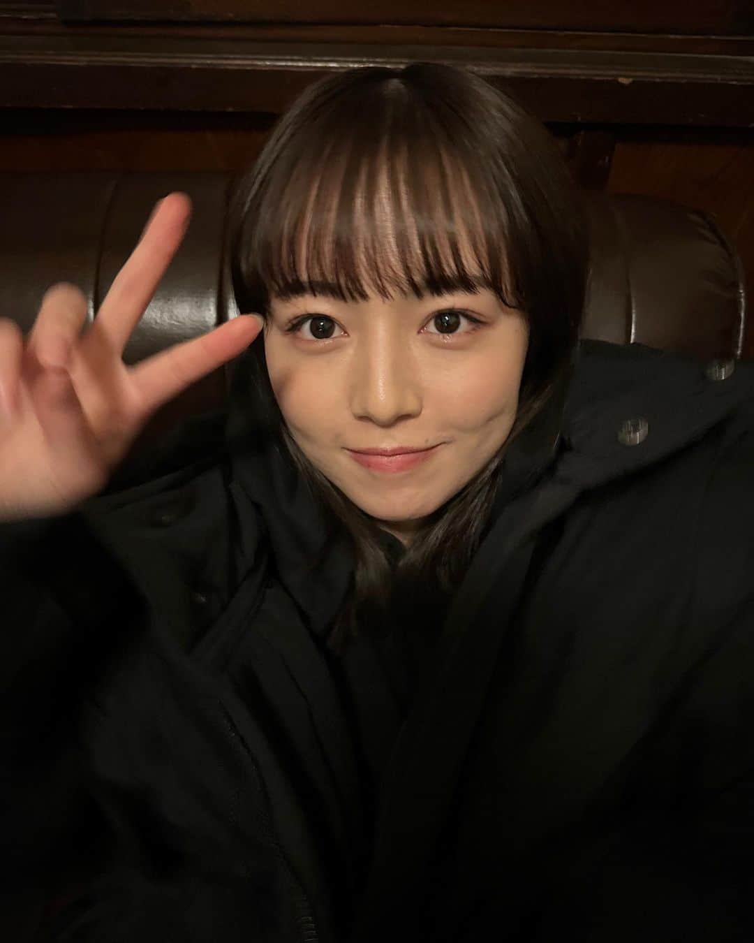 神野友亜のインスタグラム：「皆さま、こんばんは。  今日はメンバー揃って撮影でした👾  三月ですね‼︎ 少しずつ春を感じています。 花粉症の方、今年も一緒に戦いましょう👾 今月もよろしくお願いします。  (📷杉岡さんが連写してくれた)」