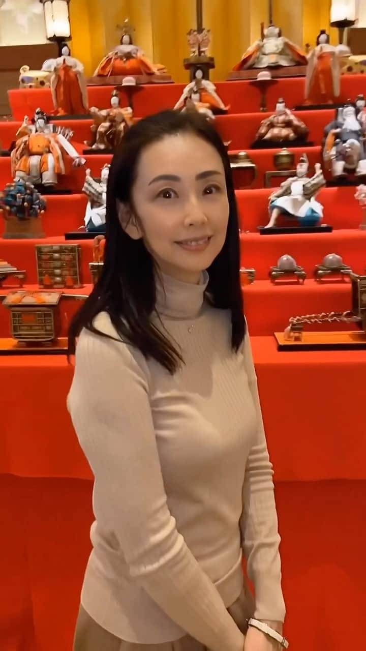 田村翔子のインスタグラム：「オークラのお雛様✨ 娘が大きくなるとうちでは飾らなくなってしまいました、、😅  #お雛様#ひな祭り#オークラ東京 #田村翔子#ライフスタイル#lifestyle」