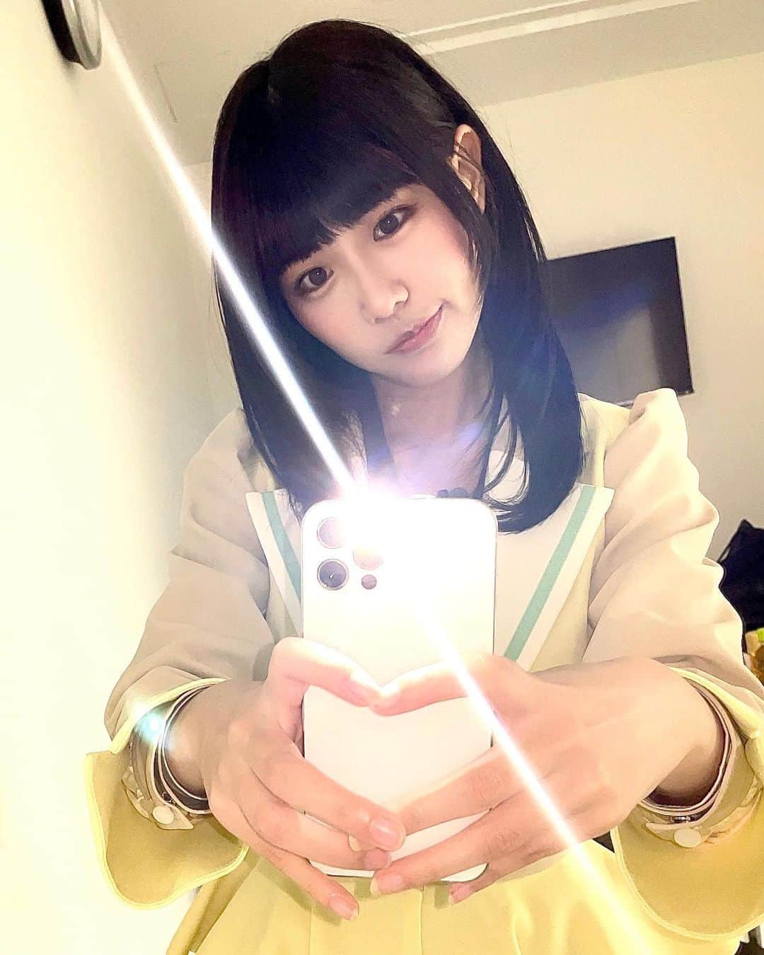 のインスタグラム：「はーとっ  #stu48 #渡辺菜月 #なっちゃんスタイル #ハートポーズ」