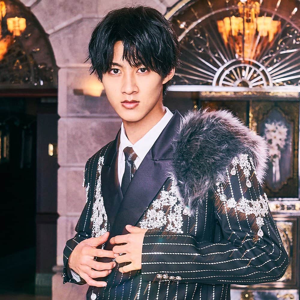 M!LKオフィシャルInstagramのインスタグラム：「□■□■  M!LK CONCERT TOUR 2023 『CHECKMATE』  ソロビジュアル♯3  #曽野舜太 @sonoshunta_milk  #MILK #MILKチェックメイト  NEXT …♟ 3.2(thu)19:00 Solo Visual ♯4」
