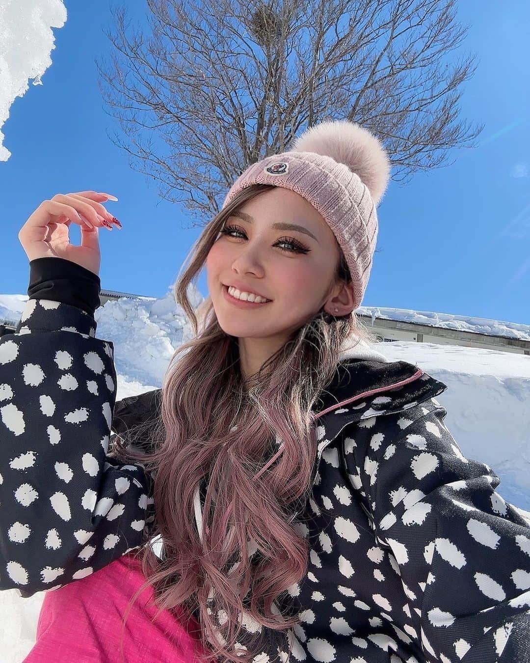 染谷リアナのインスタグラム：「スノボーツアーたのしかった⛄️💖  スノボーは得意じゃないけど晴れてて最高だったし今年もいい思い出になりましたっ笑☀️✌🏽   #スノボー  #スノボー女子  #instagood  #instalike  #instadaily  #like4likes  #l4l  #follome」