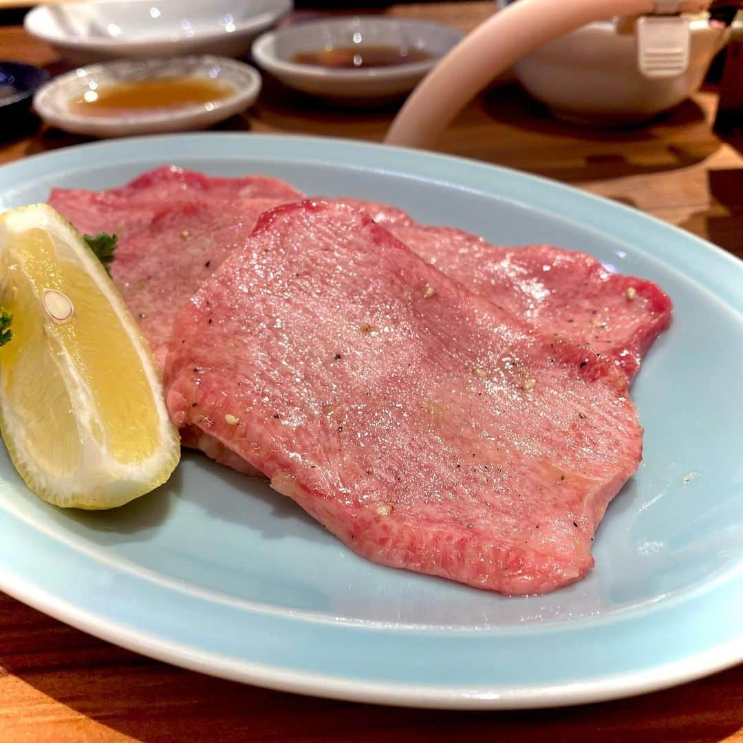 東京肉レポートさんのインスタグラム写真 - (東京肉レポートInstagram)「“Daiju”, a popular Yakiniku restaurant located near Otsuka station, opened its new branch “Kinju” last year in Akasaka area ! Don’t miss it !  昨年オープンした｢金樹｣！大塚にある｢だいじゅ｣の姉妹店で、ホルモンを中心にどれも大満足の焼肉が楽しめます！ハラミとタンとたまらずおかわりしてしまう美味しさでした！深夜まで営業してるのも嬉しい！  価格帯：7,000〜12,000円 オススメメニュー：上ハラミ、特選生タン塩  #金樹 #赤坂 #赤坂グルメ #赤坂焼肉 #焼肉 #肉 #和牛 #牛 #グルメ #東京肉レポート #肉レポ #kinju #akasaka #tokyo #tokyogourmet #yakiniku #teppanyaki #wagyu #steak #beef #instafood #food #foodie #barbecue #bbq #tokyo #tokyo_wagyu_report @yodayuuki_oimo @kaede_sato.official @hazuki.p3.official」3月1日 19時05分 - tokyo_wagyu_report