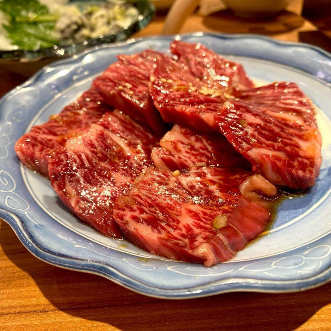 東京肉レポートさんのインスタグラム写真 - (東京肉レポートInstagram)「“Daiju”, a popular Yakiniku restaurant located near Otsuka station, opened its new branch “Kinju” last year in Akasaka area ! Don’t miss it !  昨年オープンした｢金樹｣！大塚にある｢だいじゅ｣の姉妹店で、ホルモンを中心にどれも大満足の焼肉が楽しめます！ハラミとタンとたまらずおかわりしてしまう美味しさでした！深夜まで営業してるのも嬉しい！  価格帯：7,000〜12,000円 オススメメニュー：上ハラミ、特選生タン塩  #金樹 #赤坂 #赤坂グルメ #赤坂焼肉 #焼肉 #肉 #和牛 #牛 #グルメ #東京肉レポート #肉レポ #kinju #akasaka #tokyo #tokyogourmet #yakiniku #teppanyaki #wagyu #steak #beef #instafood #food #foodie #barbecue #bbq #tokyo #tokyo_wagyu_report @yodayuuki_oimo @kaede_sato.official @hazuki.p3.official」3月1日 19時05分 - tokyo_wagyu_report