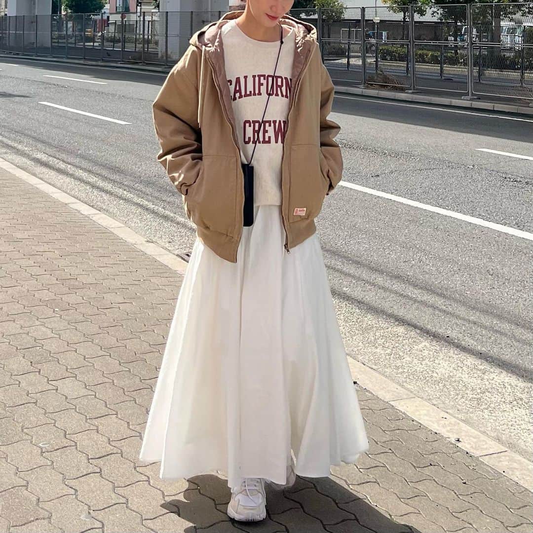 のインスタグラム：「暖かくなってきたら これくらいのアウターが着やすい☺️  outer. @classicalelf_official   (ベージュ Lsize着) tops. beautyandyouth  bottom. clane shoes. adidas   #classicalelf#クラシカルエルフ#エルフコーデ#タイアップ#java #ジャバ#春コーデ#春服#大人カジュアル#uniqlo#gu#zara#ユニクロ #ジーユー #ザラ #zozo #zozotown #zozo購入品 #zozotown購入品 #ブルゾン #ジャケット #春アウター」