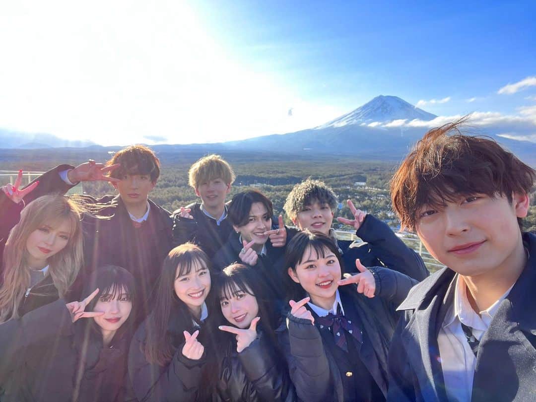 髙橋紅輝のインスタグラム：「富士急ハイランドめっちゃ楽しかった🤭🤭  #今日好き #今日好きになりました #50season記念企画#おおすめ #富士急ハイランド#富士山」