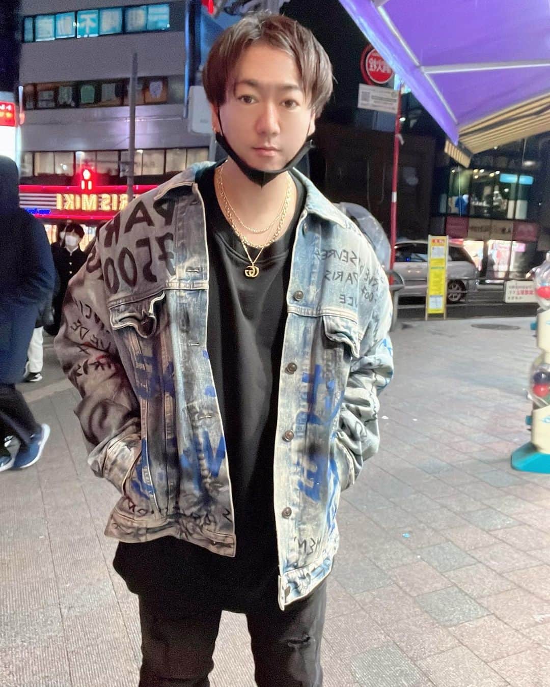 キングケバブ店長のインスタグラム：「この間、新大久保行ってきた時に撮ったやつ📸  #キングケバブ店長 #新大久保グルメ #10円パン」
