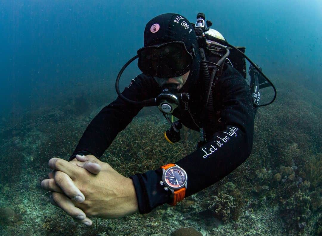 ボール・ウォッチのインスタグラム：「Ocean is the last frontier of exploration and yet, the marine ecosystem is under threat. Together with Dr. James Tan, a marine biologist, cave diver and friends of BALL, we pledge to do our small part to make a difference. ⁠ ⁠ #ballwatch #beyourself #watchfam #watchgeek #watchnerd #watchesofinstagram #watchmania #watch #dailywatch #watchoftheday #wristgame #watchaddict #watchdaily #watchlover #wotd #lovewatches  #toolwatch #exploration #marinelife #reefs #conservation #diving」