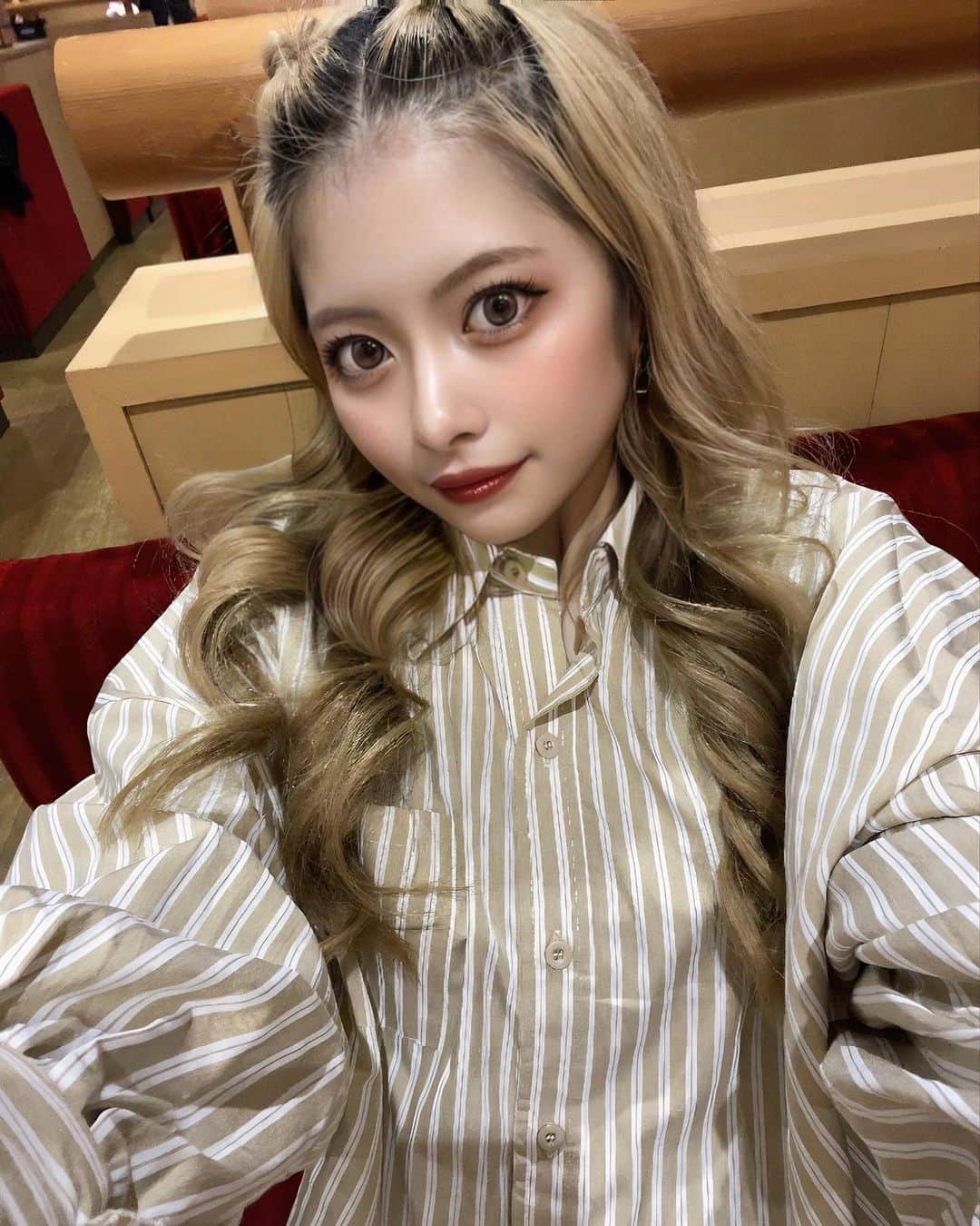 崎代夏怜のインスタグラム：「シャツ珍しい？🤎👁  シンプルなデザインがかわいい💕  👗⇨@blondey_official   #instagood#photooftheday #fyp #fashion #igers #バサリー#vasary #抗う女」