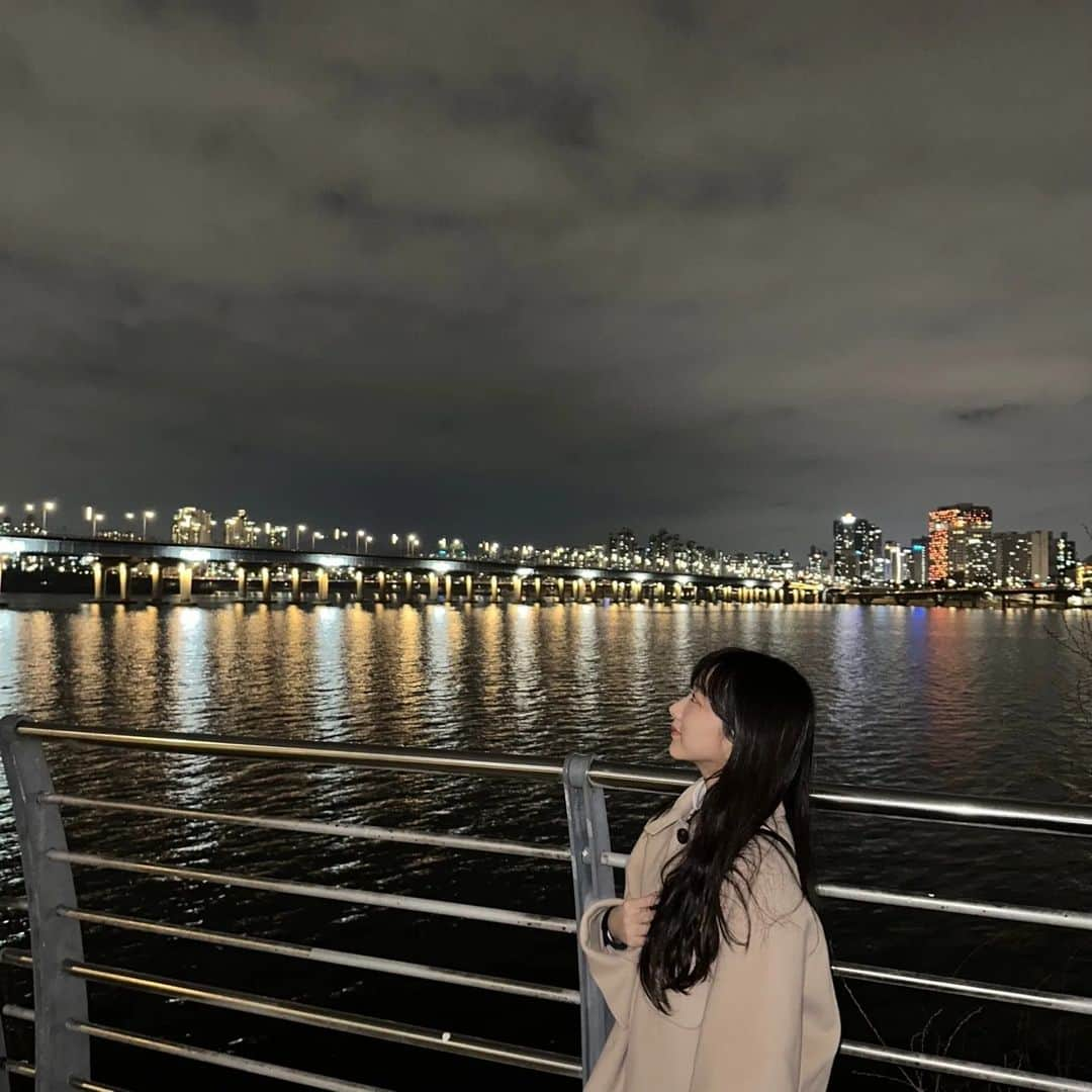 イ・チェミのインスタグラム：「#한강공원 🌉  #다비드자맹  #방학끝 🤗」