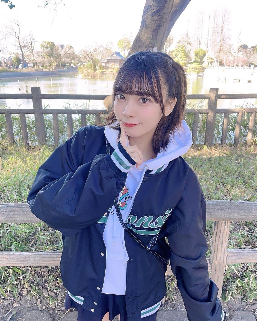山田寿々のインスタグラム：「. ⁡ ⁡ ⁡ あったくなってきたらパーカー1枚で出れるね👶🏻🎀 パーカー着てる人ちょーーーすきなので みんなパーカー着てください₍ᐢ › ༝ ‹ ᐢ₎‪♡ ⁡ ⁡ #パーカーコーデ #パーカー #ハーフツイン #アイドル #ボブ #外ハネボブ」