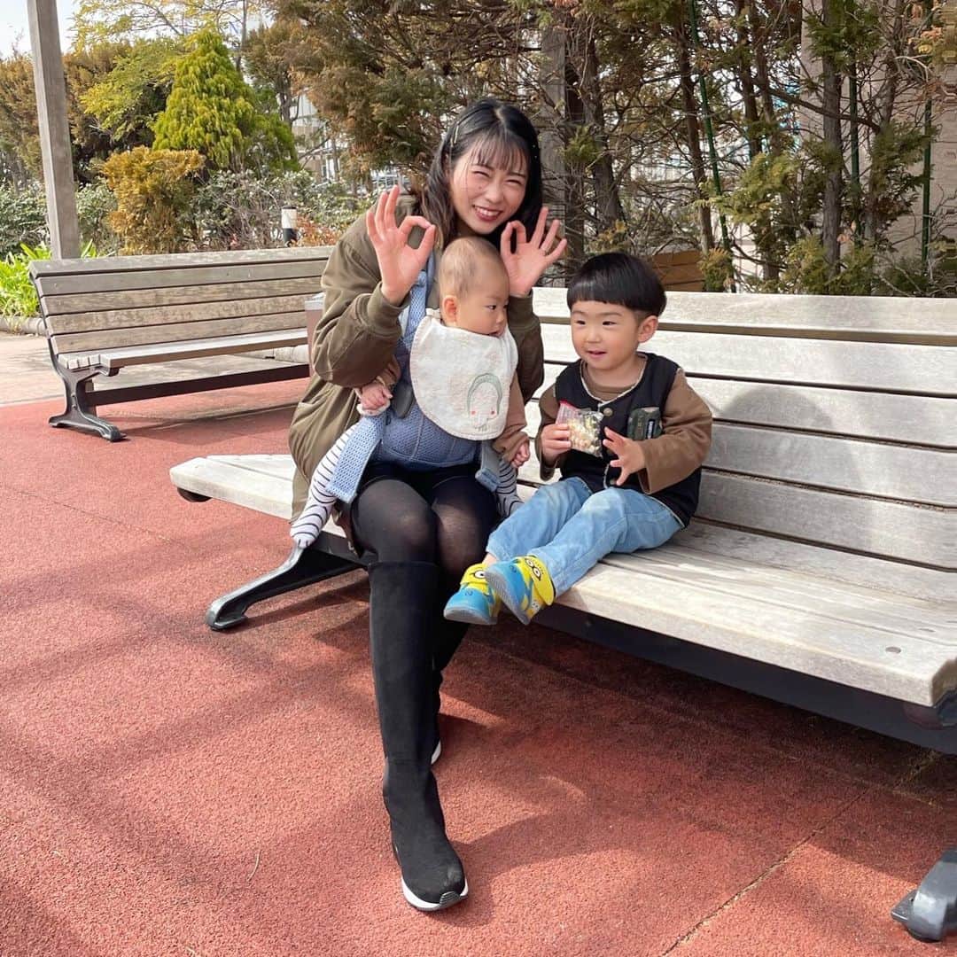 のインスタグラム：「. はい、ボーロ👌ぽーず 大人も子どももだいすき♡ . . .  #兄弟 #兄弟ママ #2児のママ #2歳差育児 #子育てぐらむ  #2歳児男の子  #男の子ママ #令和2年ベビー  #令和2年5月生まれ  #令和4年ベビー #令和4年9月ベビー  #親バカ部男の子 #新米ママ #成長記録 #育児記録 #instagood #instalike #followme」