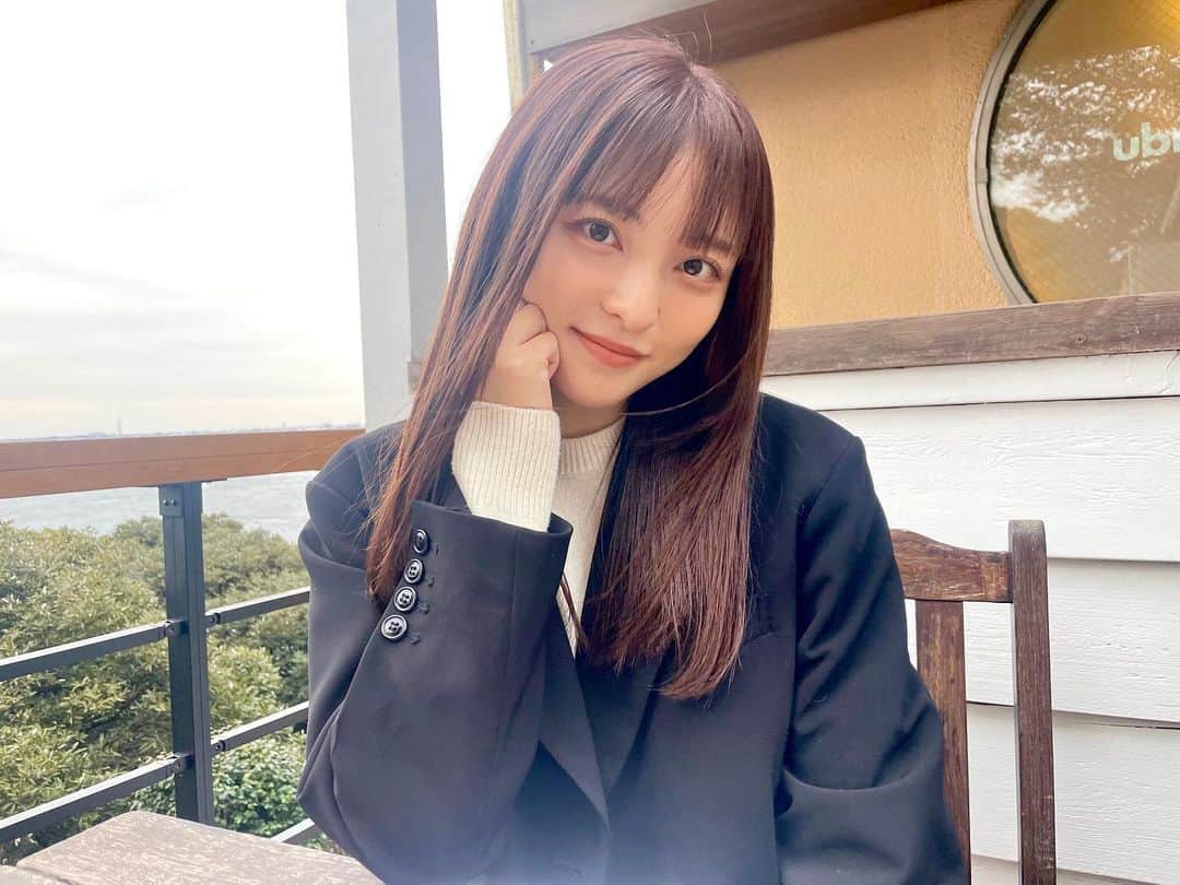 斉藤瑞季さんのインスタグラム写真 - (斉藤瑞季Instagram)「舞台ハガレンの稽古が昨日で終わって、 今日は朝から まつぱ👀 @tamaki_eye   美容院💇‍♀️ @2shiori4   そして今年行けてなかった江ノ島神社参拝とオフを満喫。  髪色は仕事の関係で明るくしなきゃいけなくて 色んな要望に応えて頂き 素敵なオレンジブラウンに🧡  まつぱと美容院はずっと同じところでお世話になってます。  大阪公演に向けて準備がんばるぞ🔥  #ラッシュリフト #まつげパーマ #まつぱ #ブリーチなしカラー #オレンジブラウン #オレンジヘアー #レイヤーカット #顔周りレイヤー #ストレートヘア」3月1日 19時56分 - mii_maricoco