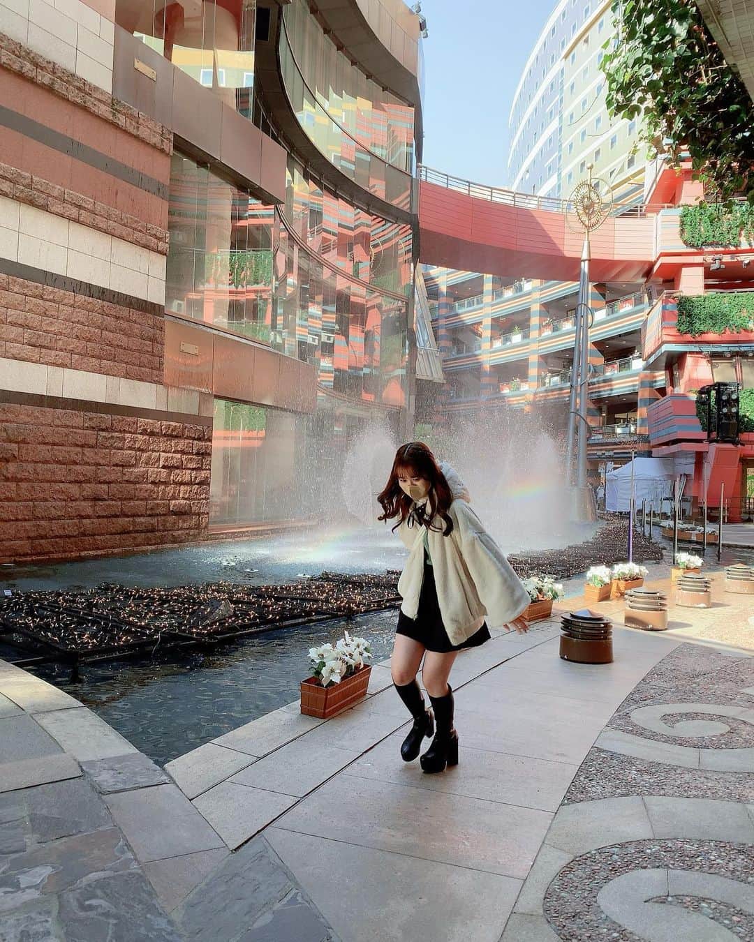 田中伊桜莉さんのインスタグラム写真 - (田中伊桜莉Instagram)「⛲️🍃🫧🌱  久しぶりにキャナルに行ったら噴水がかなりパリピでびっくりした笑  立ち去り方、忍者みたい🥷」3月1日 20時10分 - iori_hkt48