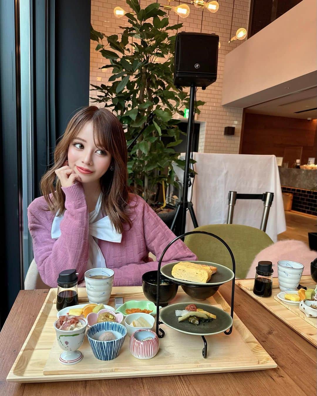 のインスタグラム：「.  今日のモーニング☀️ 和朝食のセットご飯おかわりした🤫  朝から行動するのいいね🥰✨✨  #nesthotelosakaumeda #morning」