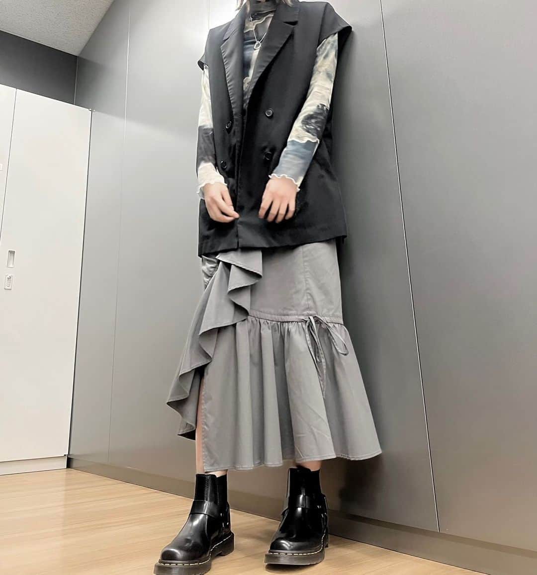 関有美子さんのインスタグラム写真 - (関有美子Instagram)「#ゆみこーで  新入りのトップスを主役にしたかった日。 最近のお気に入りはこのお靴です☺︎ くまさん2人をそえて🧸」3月1日 20時16分 - seki_yumiko_official