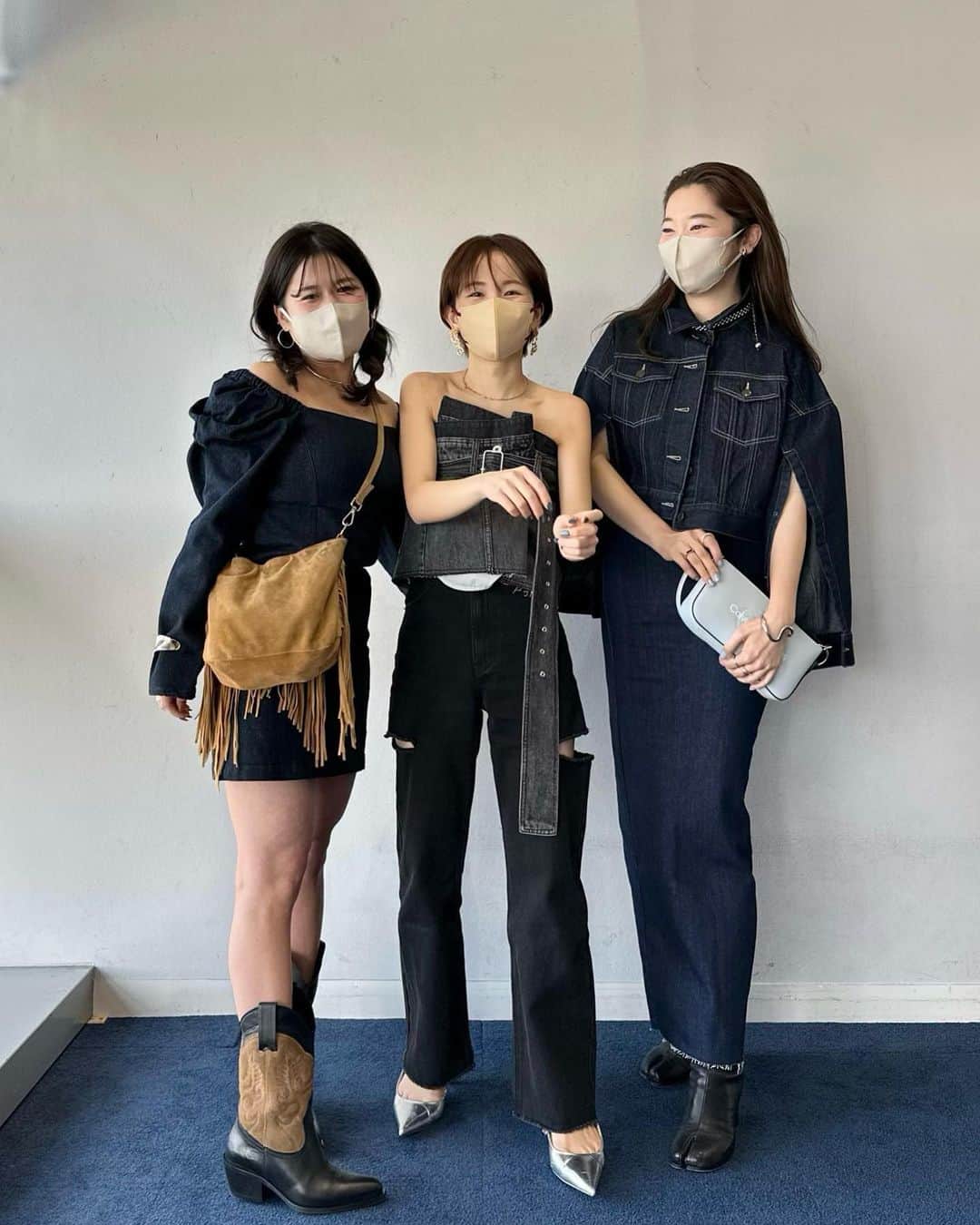 mina hinokuchiのインスタグラム：「. 先日の社員総会のコーデ。 この日は“デニム“がメインのコーデということで Chicoの袖スリットGジャンを主役に オールデニムなコーデにしました♪  見えてないけど、中はベアのタイトデニムop(5枚目)  みとちゃんはウエスタンが気分、 おなつさんはデニムのビスチェをヘルシーに肌見せして すごい可愛かった♡  入荷してすぐ完売してしまってたGジャン！ 明日お店にも再入荷しますよ〜🌸 今週すごい暖かくなってきたので、春アウターすぐ着ていただけそう！  . #Chico #チコm#salonbychico」