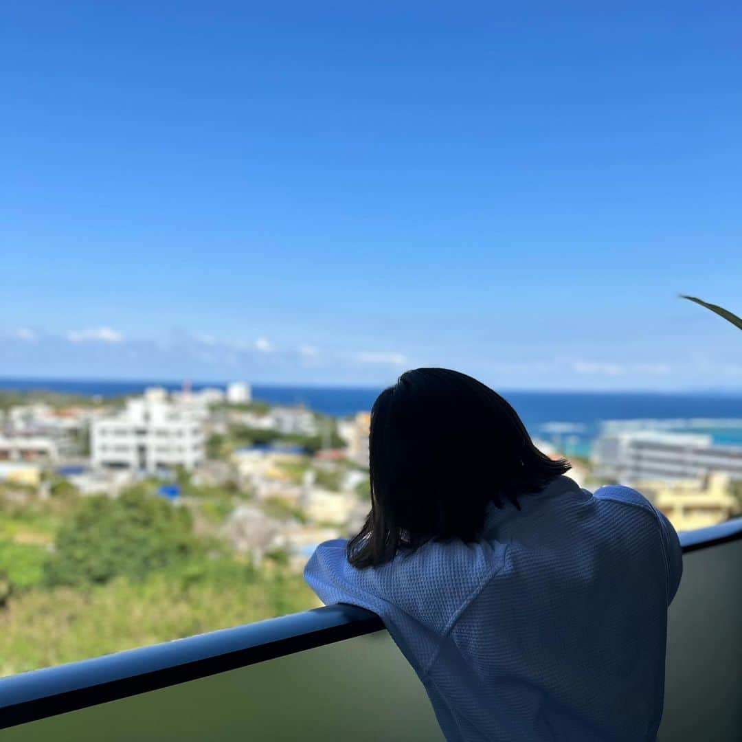 田代裕美恵のインスタグラム：「💙 . . After jacuzzi🧖‍♀️ . . 気持ちよぉー て言いながらコーヒータイム☕️ . . #okinawa #沖縄」