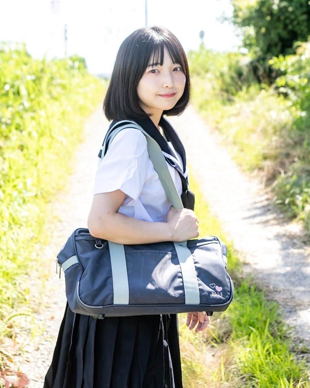佐咲日菜のインスタグラム：「君と手を繋いで。  #japanesegirl #japan_portrait #tokyocameraclub #東京カメラ部 #人像攝影 #人像 #人像摄影 #彼女感 #黒髪ボブ #黒髪女子 #ショートヘア女子 #ボブ #サロモ #あの日の心を映して #mv #役者 #ファインダー越しの私の世界 #japanesemodel #彼女感 #あざとい系女子 #good_portraits_world #映像クリエイター #映像クリエイターと繋がりたい #as_archive #world_photography_page #ポトレの世界 #ポトレ女子 #kawaii #kawaiigirl #透明感女子」