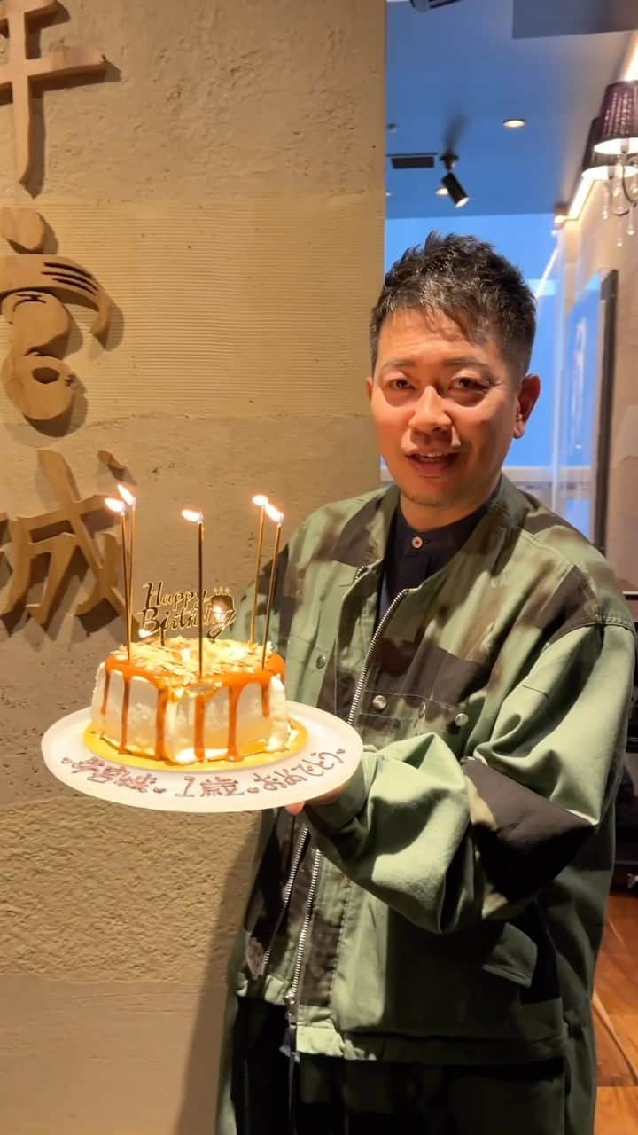 宮迫博之のインスタグラム：「牛宮城1周年、ありがとうございます!!ご来店いただいたみなさま、ファン・視聴者のみなさま、牛宮城スタッフのみなさま、牛宮城に関わっている全てのみなさまのおかげさまです!!  チーム一同、2年目も頑張っていきますので、進化し続ける焼肉屋「牛宮城」をどうぞよろしくお願いします！  #牛宮城」