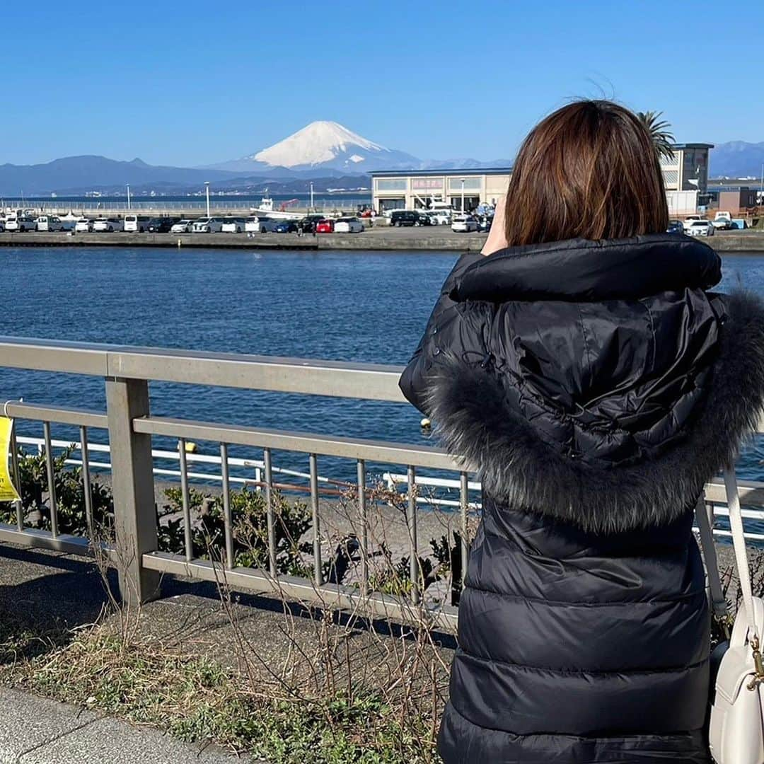 杉本早裕吏さんのインスタグラム写真 - (杉本早裕吏Instagram)「・ あっという間に3月🌸 晴天の日にリフレッシュ🌞  今月から国際大会が始まります🧚‍♀️✨ チーム一丸となって頑張ります😄✊ ・ ・ #march  #さくら #富士山 #自然が好き」3月1日 20時40分 - sayuri0125sugimoto